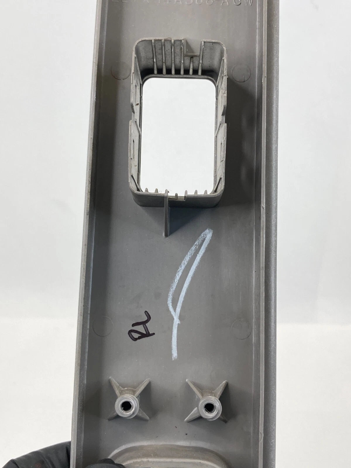 2003-2006 LINCOLN NAVIGATOR REAR LEFT SIDE DOOR WINDOW SWITCH BEZEL 2L7X-14A568