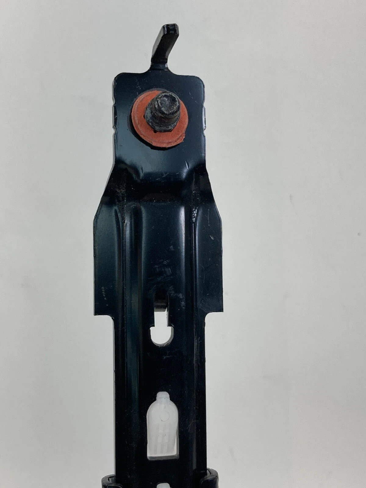 2012-2017 HYUNDAI ACCENT FRONT RIGHT PASSENGER SIDE SEAT BELT HEIGHT ADJUSTER