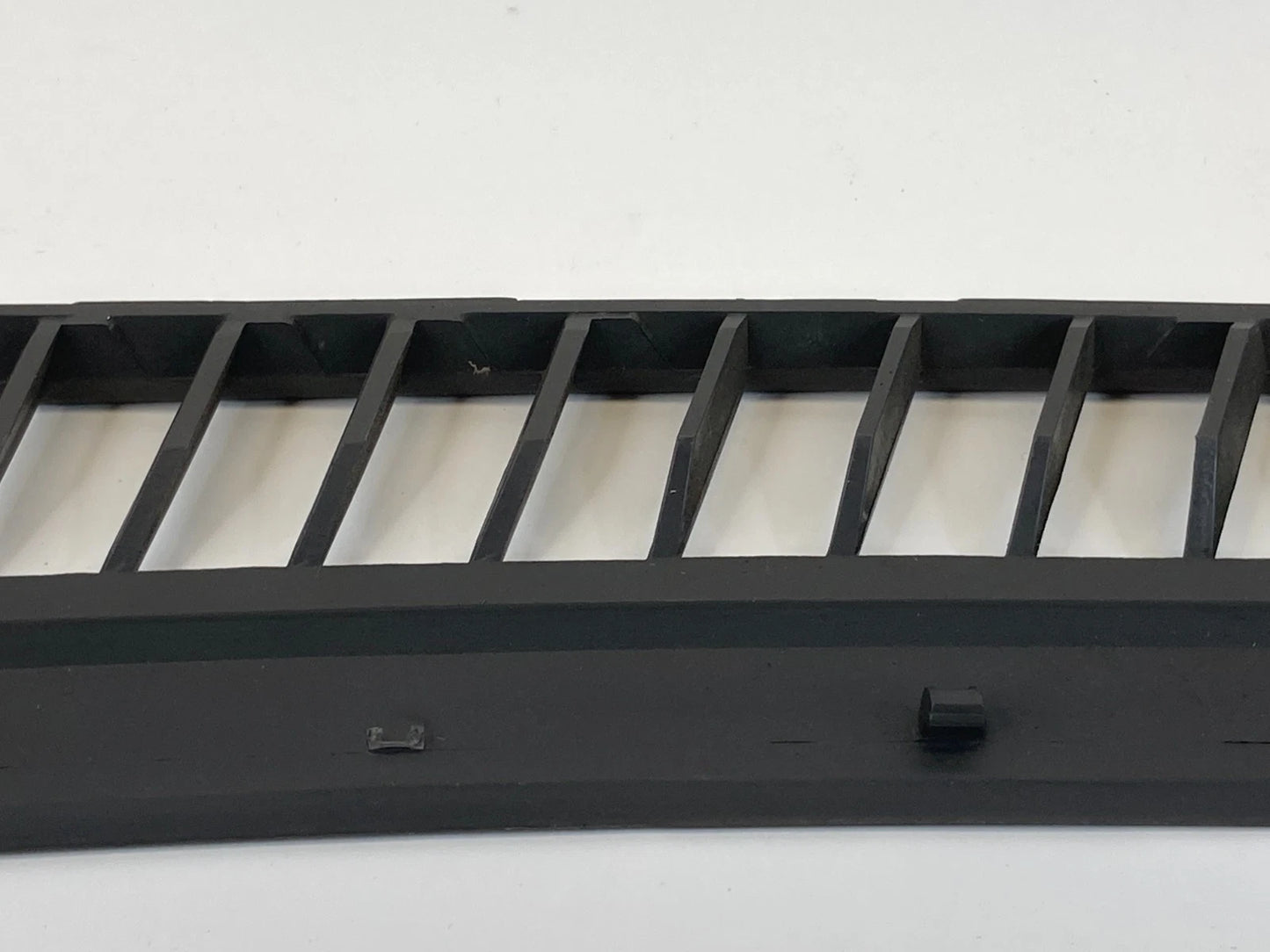 2005 2006 JEEP GRAND CHEROKEE UPPER RIGHT DASH DEFROST VENT GRILLE COVER