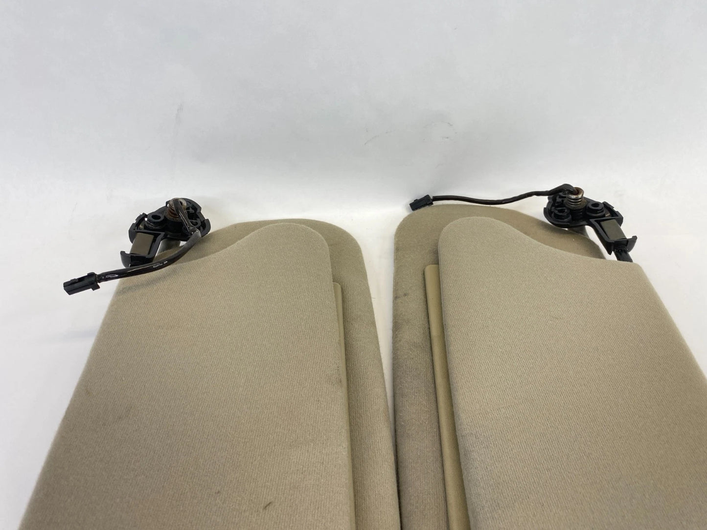 2003 2004 LINCOLN TOWN CAR SUNVISOR ILLUMINATED SET PAIR LEFT & RIGHT BEIGE OEM