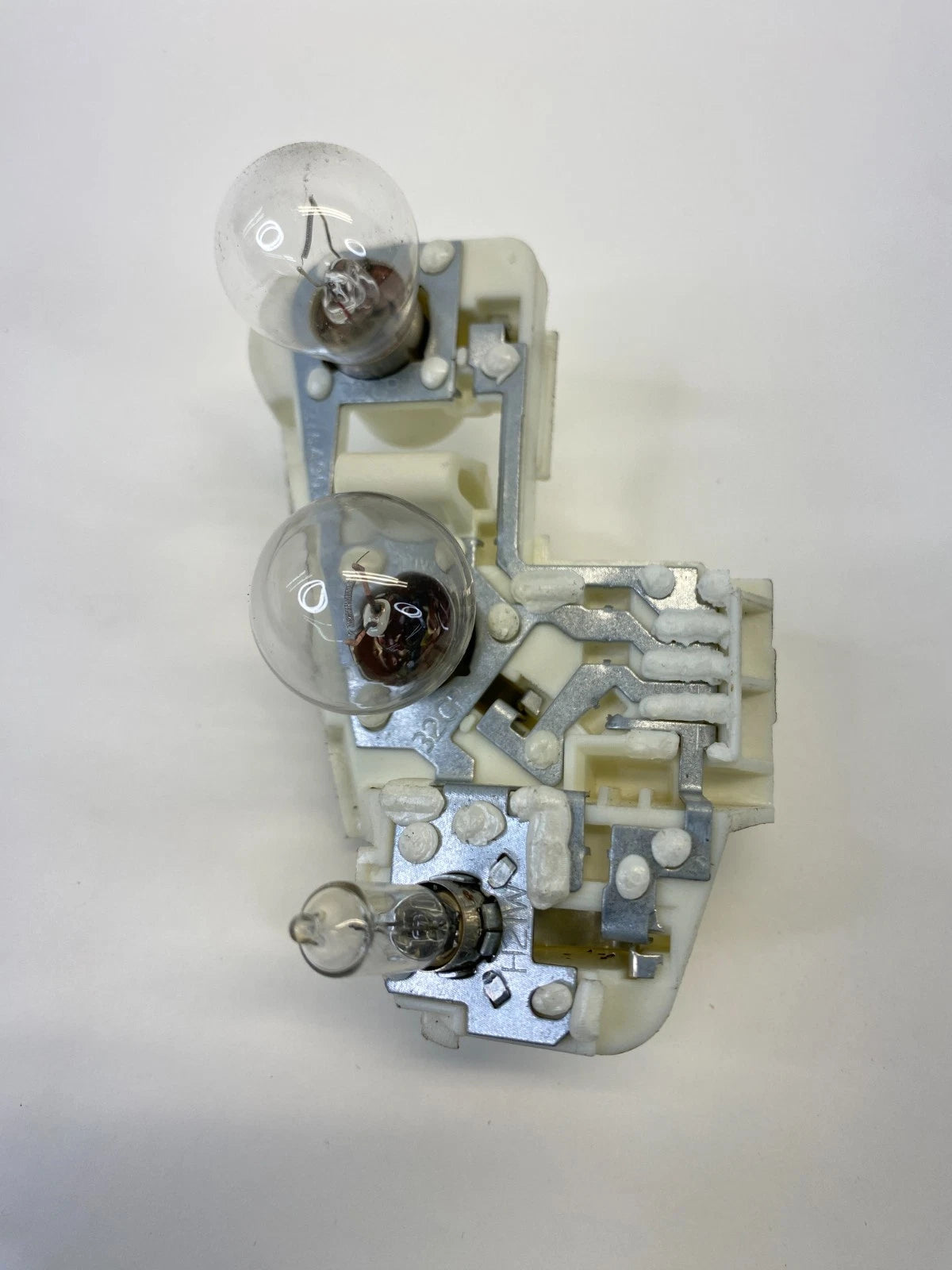 2007 2008 BMW 328XI REAR LEFT TRUNK LID TAIL LIGHT TAILLIGHT BULB SOCKET HOLDER