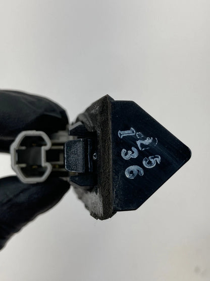 2004-2010 Toyota Sienna Rear Trunk Lid Left Or Right License Plate Light Lamp