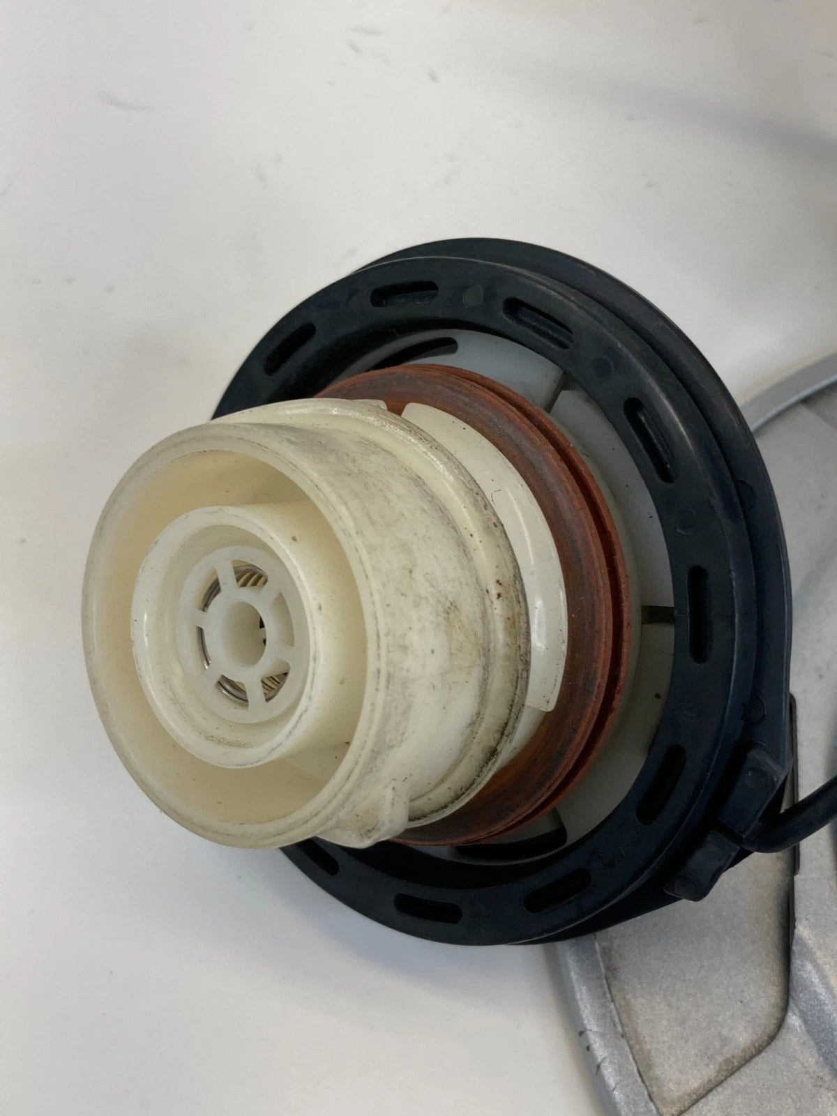 2007-2010 FORD EDGE QUARTER PANEL MOUNTED FUEL FILLER FUEL TANK DOOR OEM