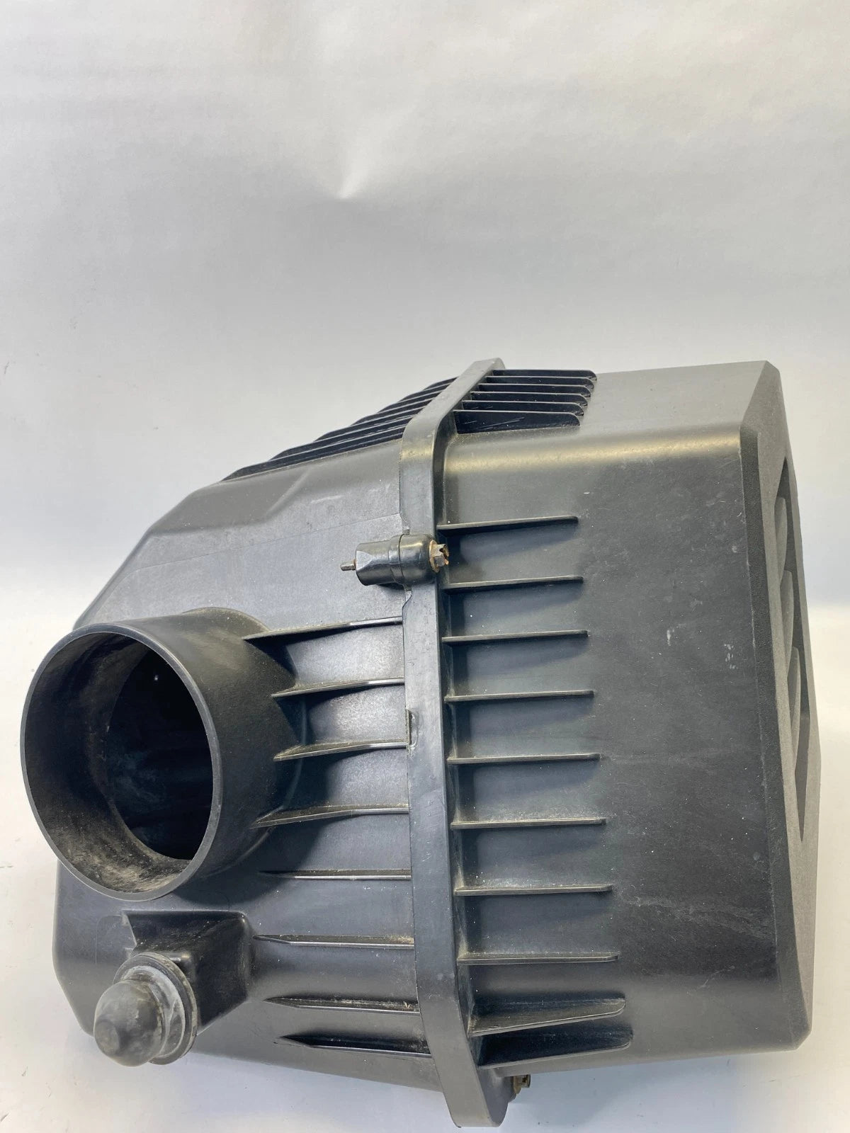 2012-2017 CHEVROLET EQUINOX 2.4L INTAKE AIR FILTER CLEANER BOX HOUSING 23262742