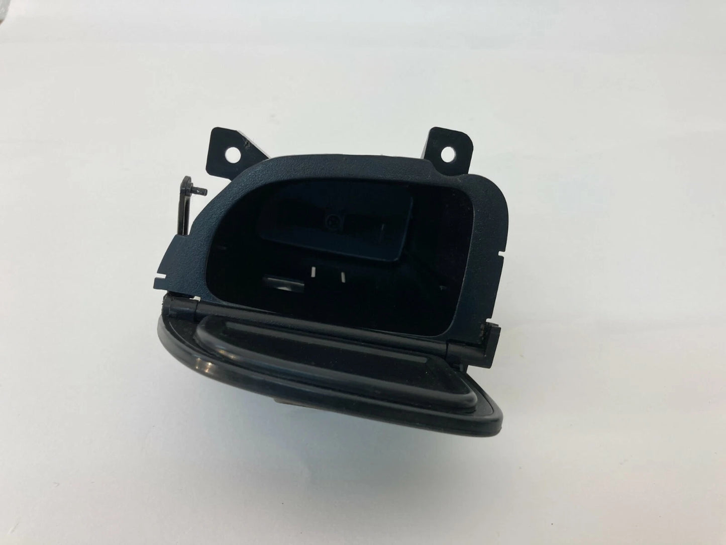 2007 2008 HYUNDAI ENTOURAGE 06-12 SEDONA DASH LOWER ASHTRAY ASH TRAY 84330-4D000