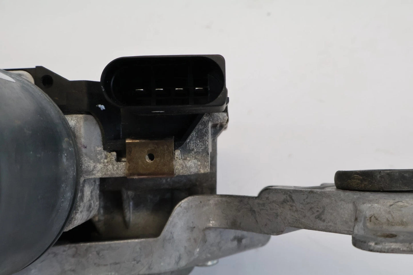 12-18 FORD FOCUS FRONT RIGHT PASSENGER WINDSHIELD WIPER MOTOR OEM BM51-17504-BL