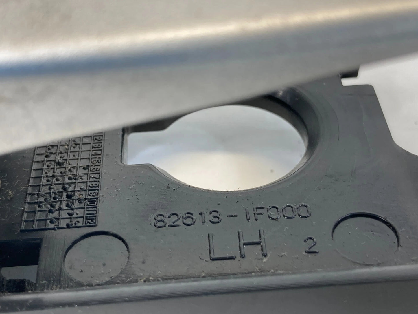 2005-2010 KIA SPORTAGE REAR LEFT DRIVER INNER DOOR HANDLE SILVER OEM 82613-1F000