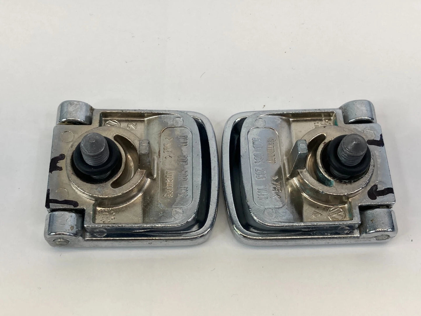 2009-2013 VW VOLKSWAGEN TIGUAN REAR CARGO AREA TIE DOWN HOOK SET 5N0-864-203 OEM