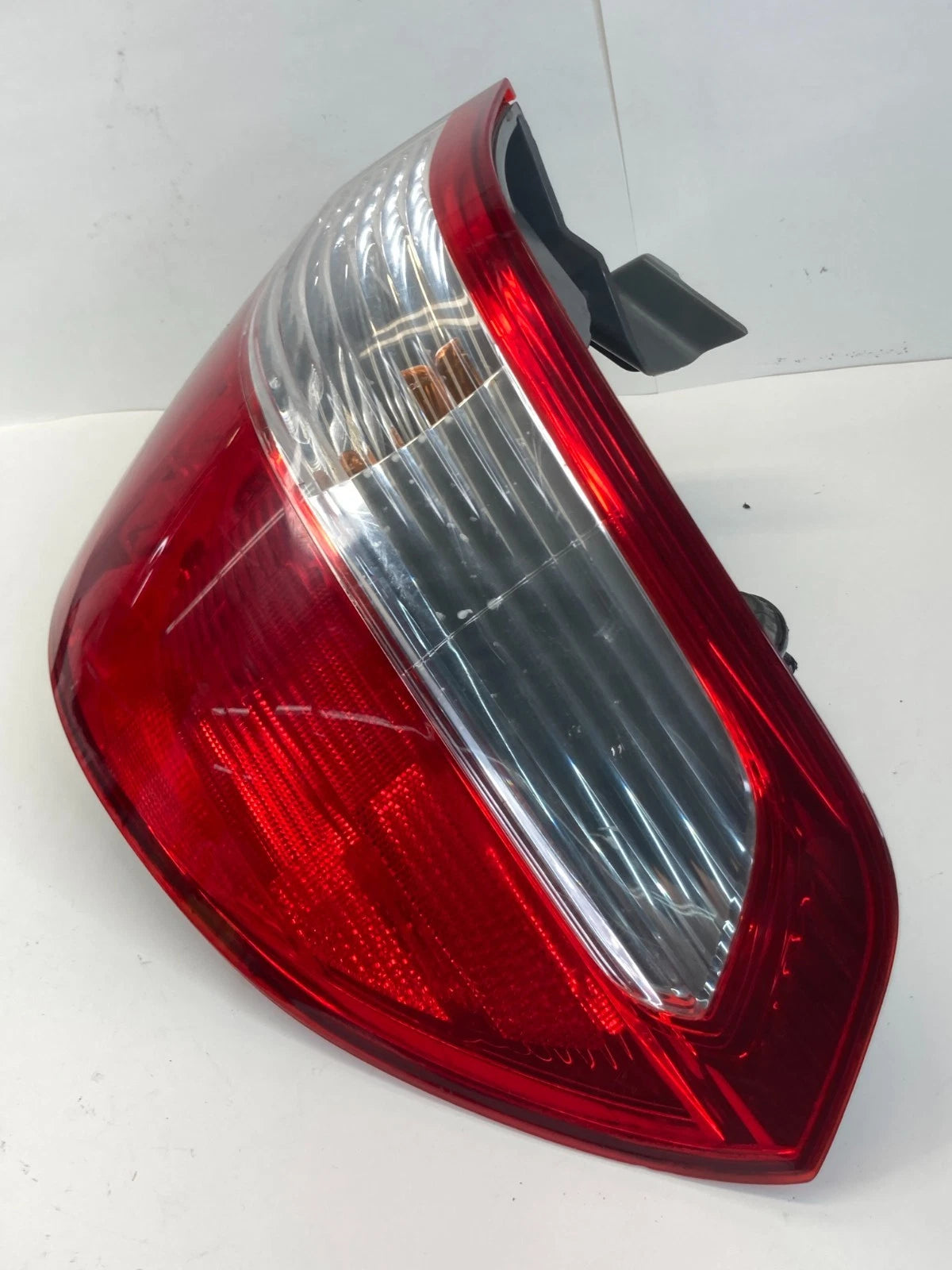 2005-2007 HONDA ODYSSEY RIGHT PASSENGER TAIL LIGHT OUTER TAIL LAMP TAILLIGHT OEM