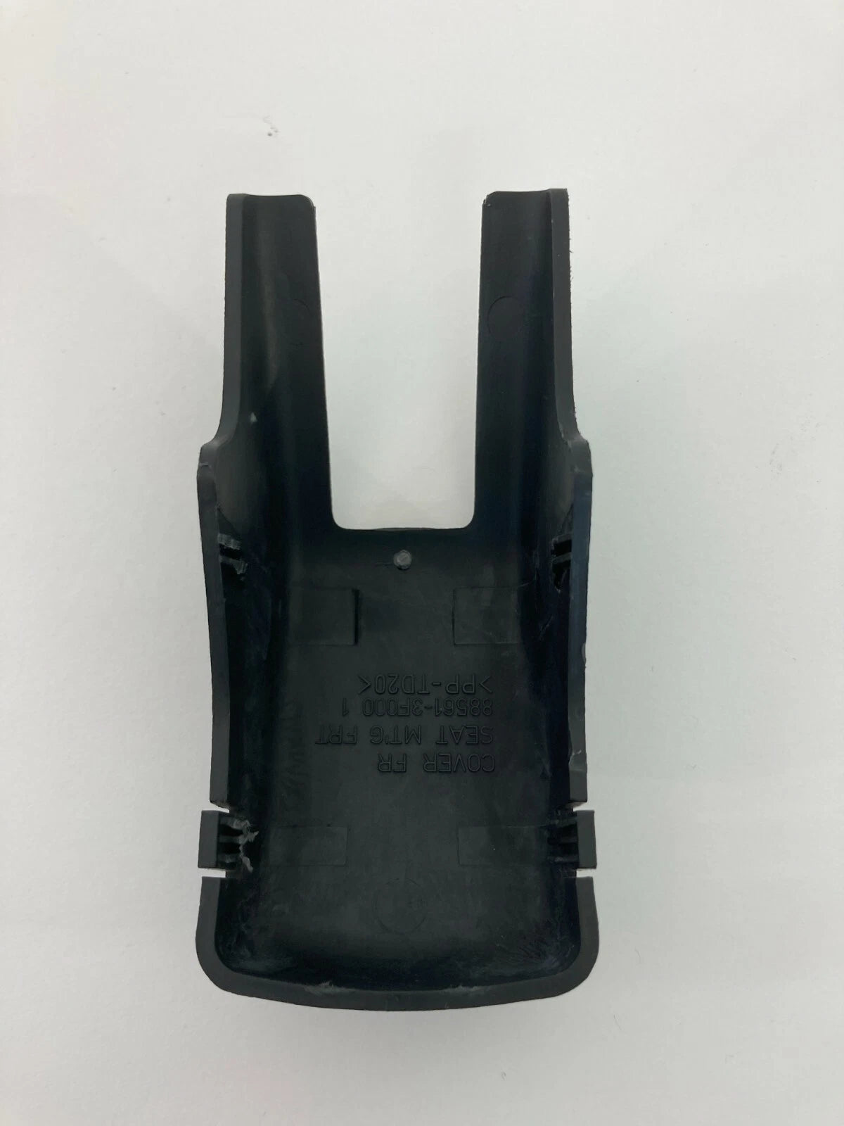 04-06 KIA AMANTI SEDAN FRONT RIGHT SIDE TRACK END COVER PANEL 88561-3F000 OEM