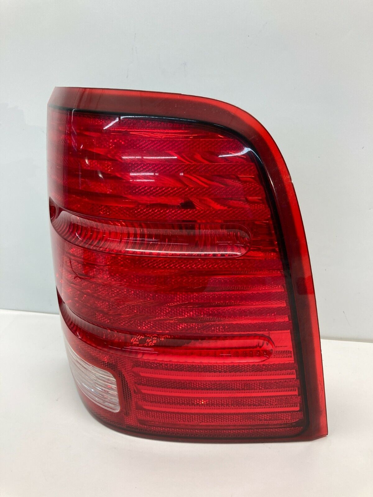 2002-2005 Ford Explorer Rear Right Side Tail Light Taillight Lamp 1L2X-138504-B