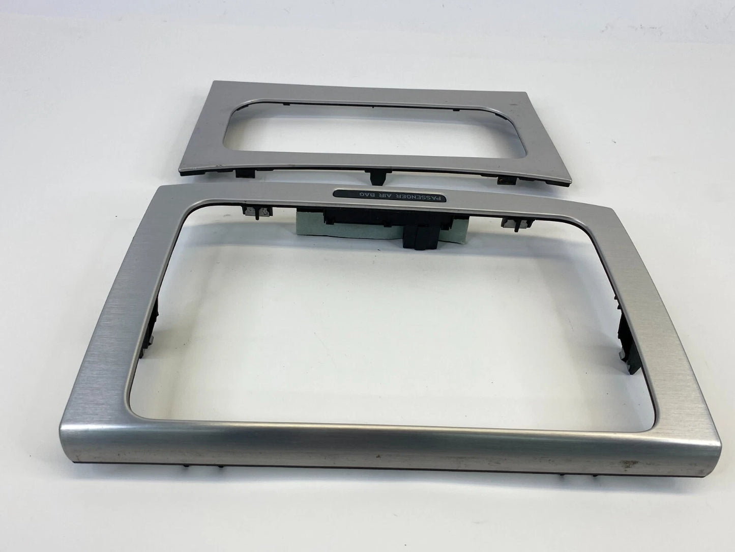 2009-2011 VW CC CENTER DASHBOARD RADIO INTERIOR BEZEL TRIM COVER PANEL FRONT OEM