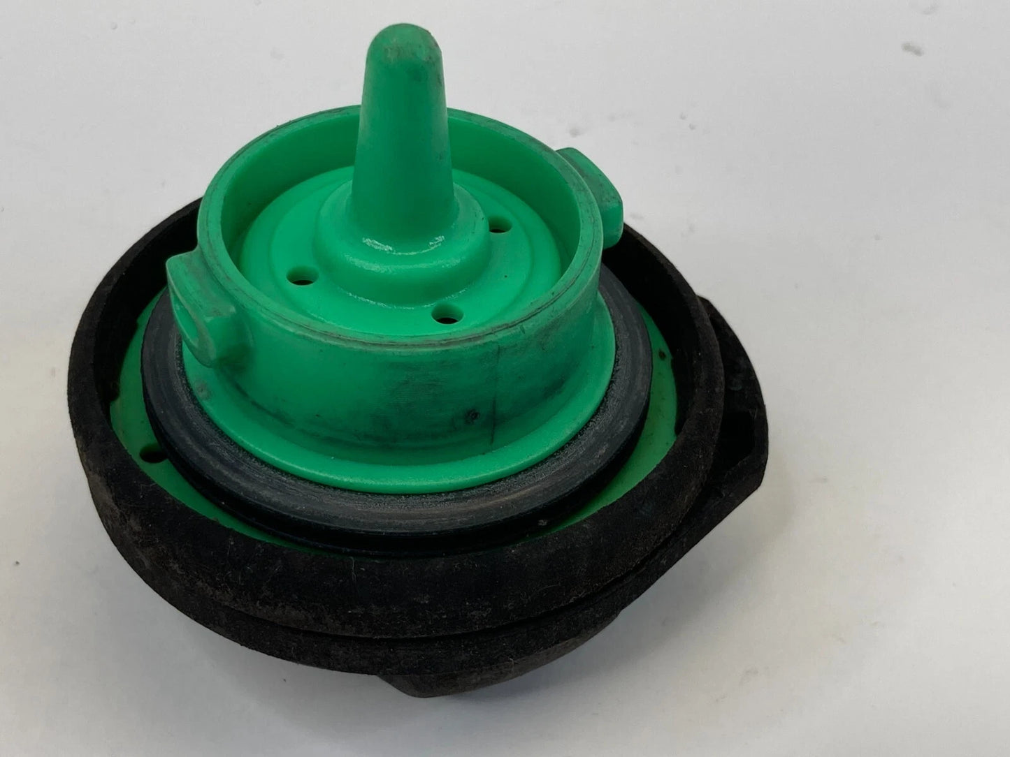 2009-2016 AUDI A4 QUATTRO 10-16 AUDI S4 SEDAN FUEL GAS TANK CAP COVER LID OEM