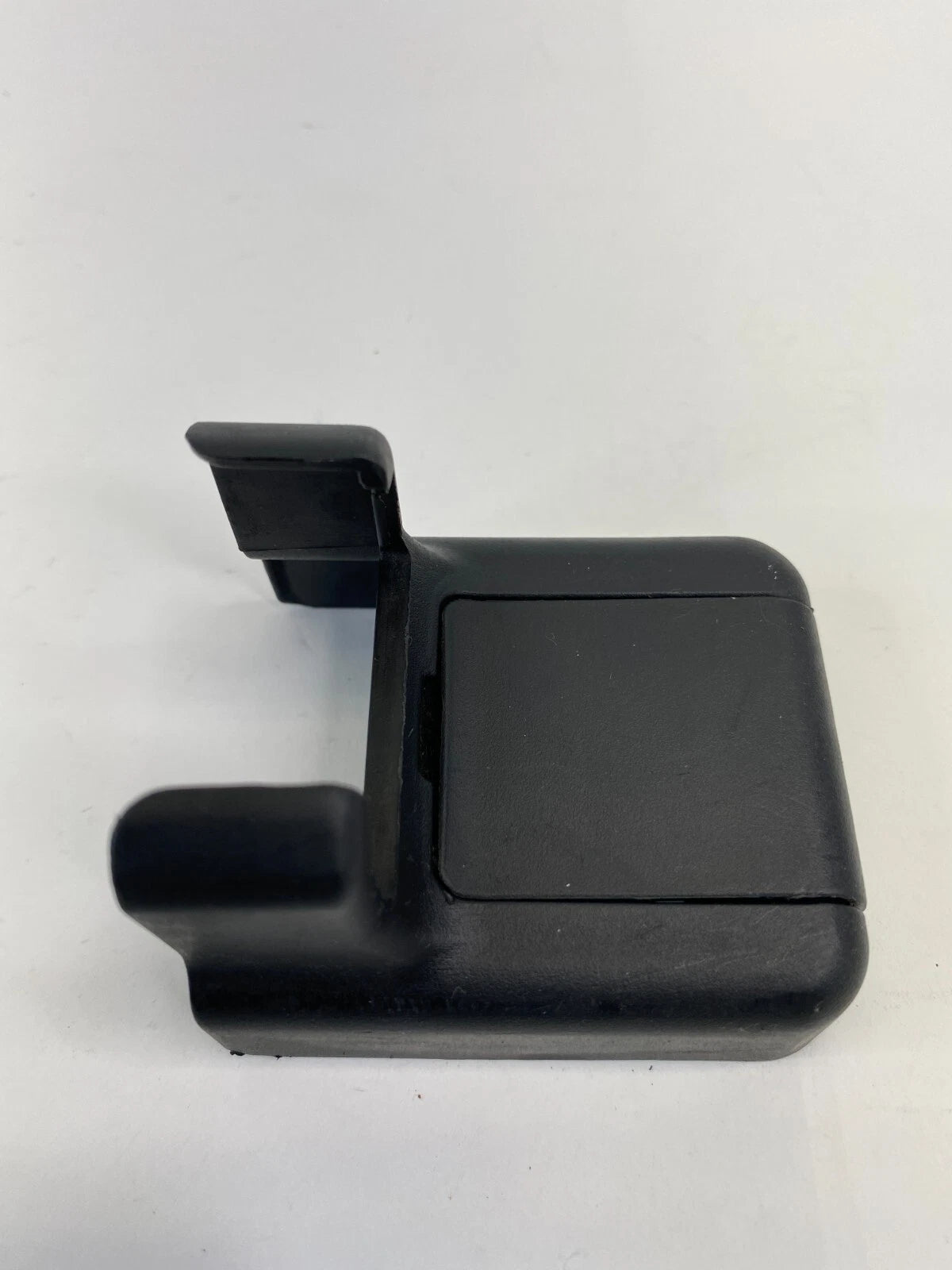11-14 HYUNDAI SONATA FRONT SEAT TRACK FLOOR BOLT COVER TRIM END CAP BEZEL OEM