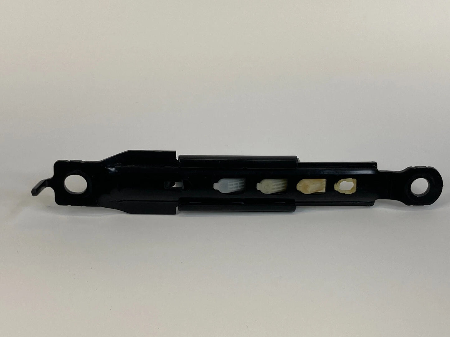 12-17 HYUNDAI ACCENT FRONT RIGHT PASSENGER SIDE SEAT BELT HEIGHT ADJUSTER OEM
