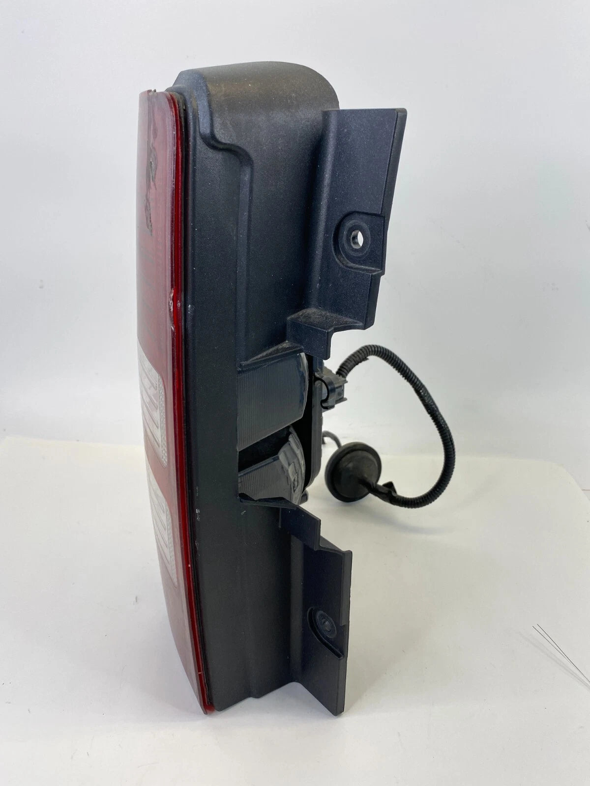 2008-2012 JEEP LIBERTY REAR LEFT SIDE TAILLIGHT LAMP ASSEMBLY 55157347AC OEM