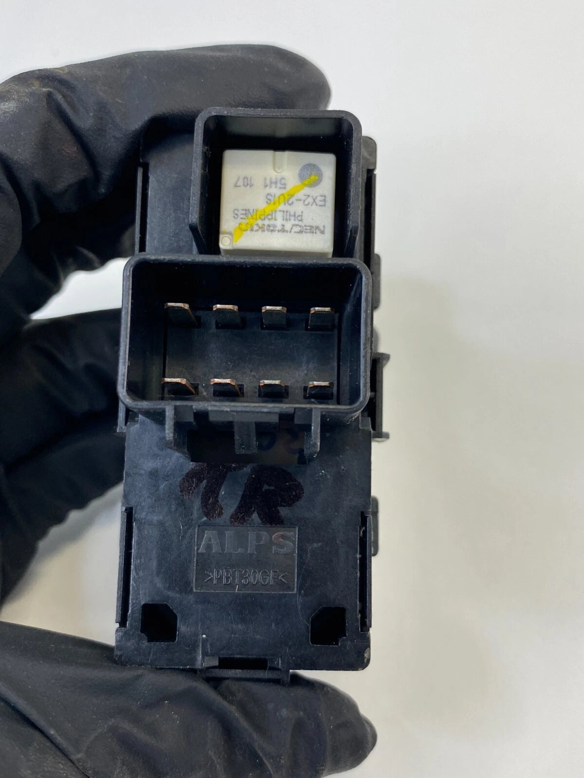 06-11 BUICK LUCERNE REAR RIGHT SIDE DOOR POWER WINDOW CONTROL SWITCH 15888174