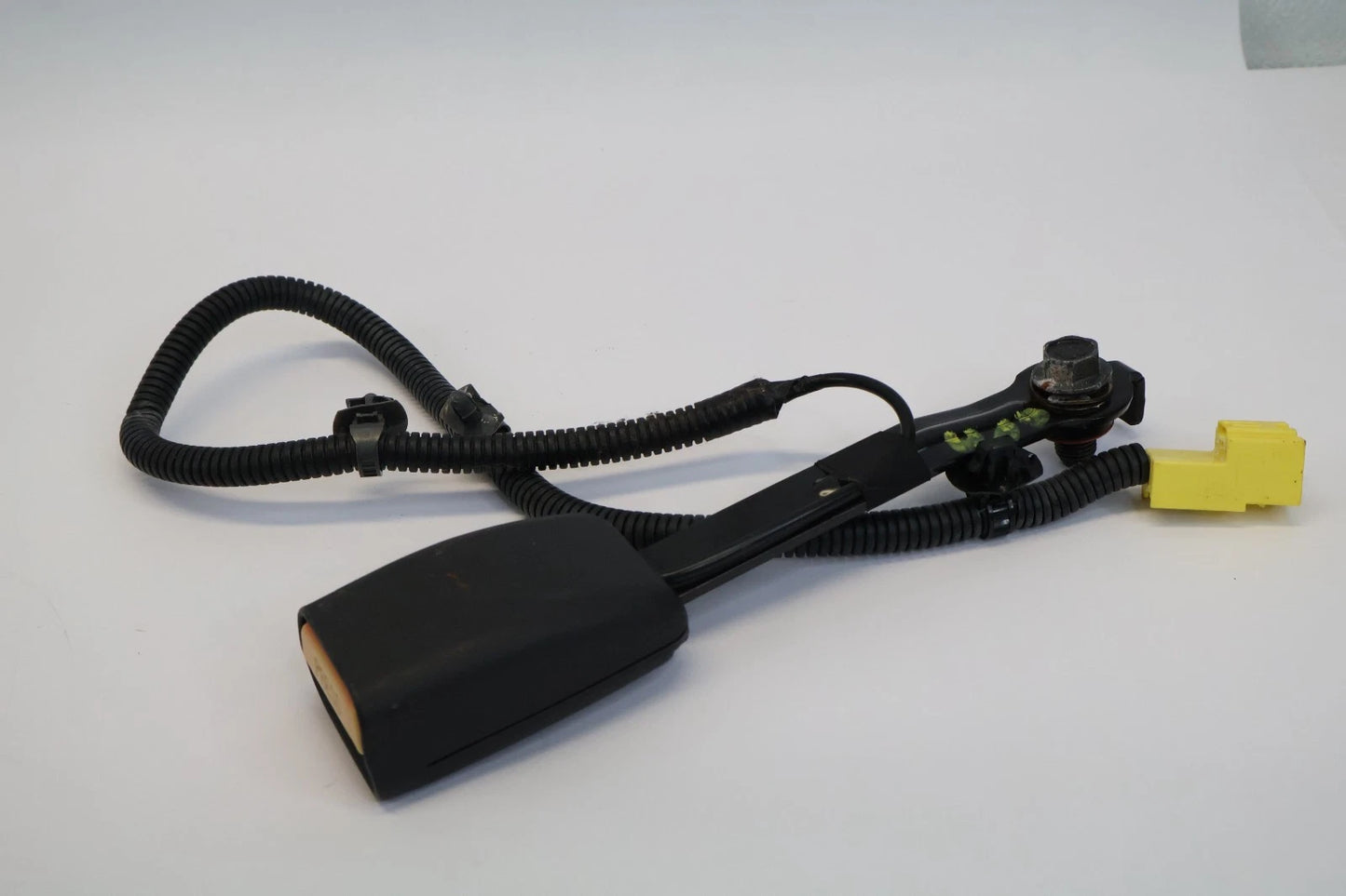 2012-2017 HYUNDAI ACCENT SEDAN FRONT RIGHT PASSENGER SIDE SEAT BELT BUCKLE