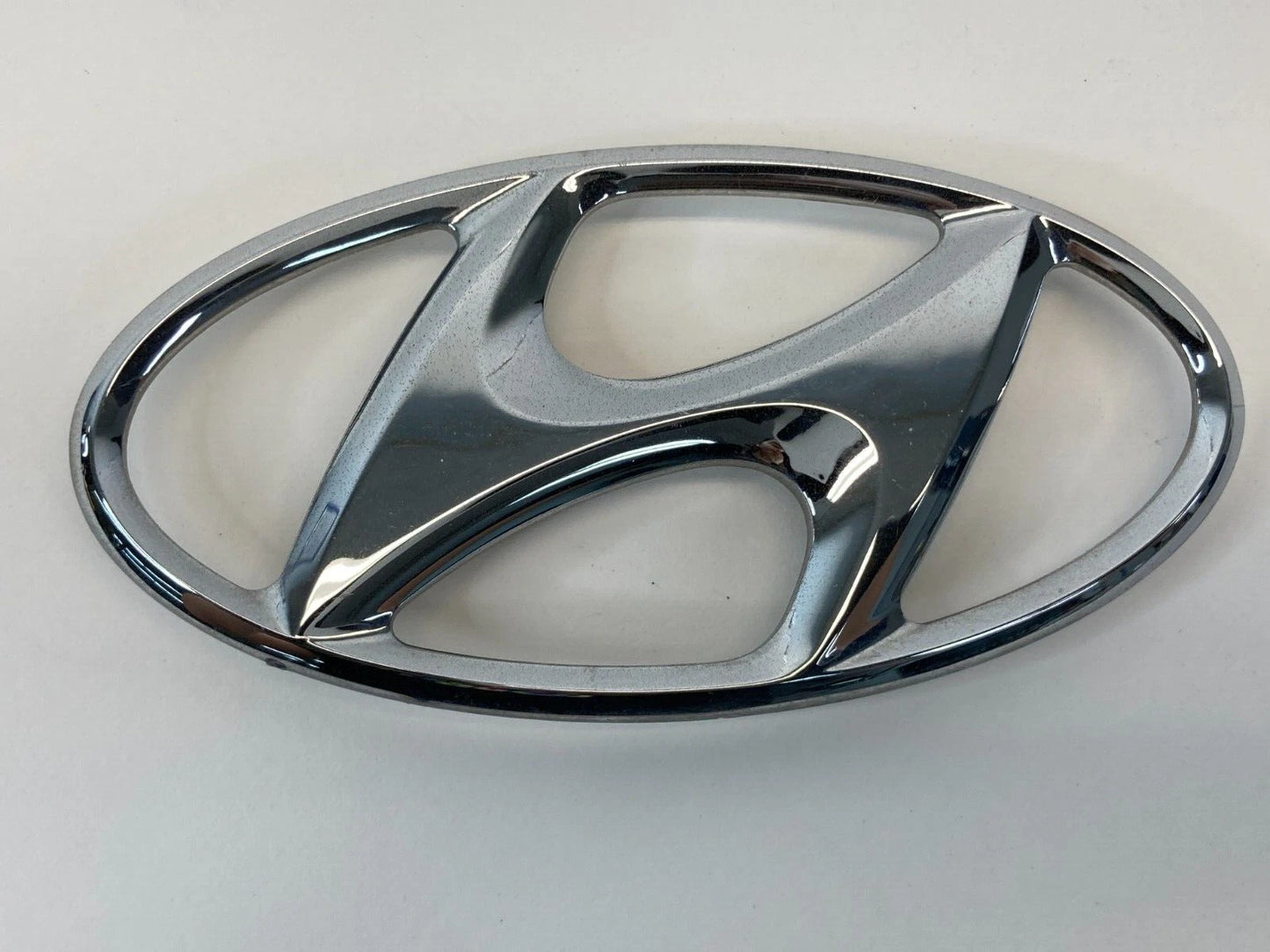 2007-2010 HYUNDAI ELANTRA REAR TRUNK DECK LID LOGO EMBLEM BADGE OEM