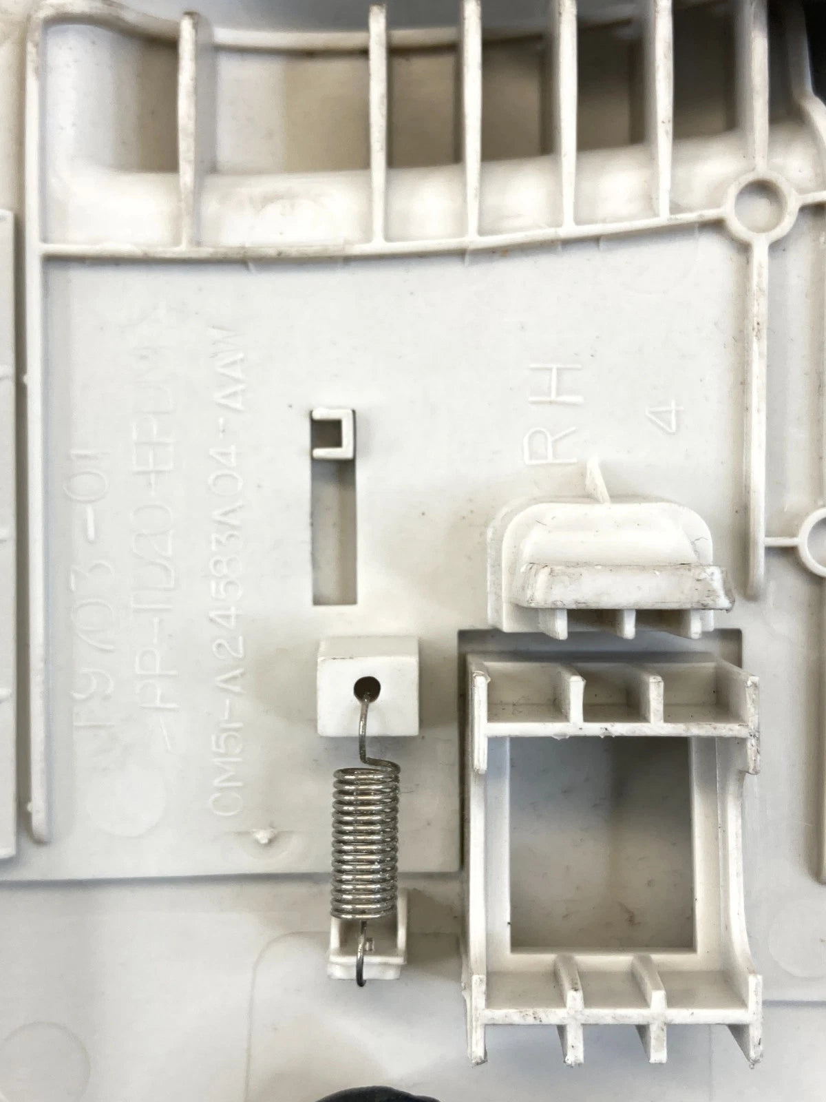 2013-2018 Ford Focus SEDAN Front Right Side Seat Belt Retractor Assy 625192700C