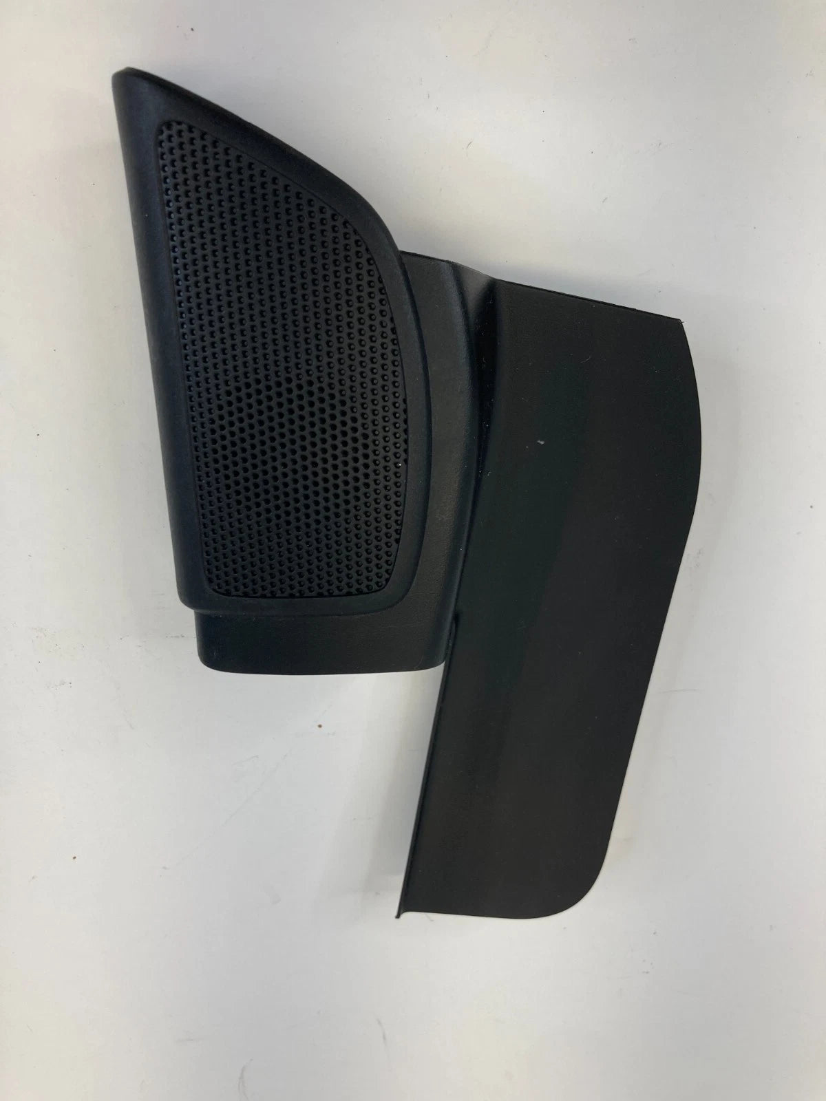 2012-2018 FORD FOCUS FRONT LEFT SIDE DOOR TWEETER COVER TRIM BM51-18C863-A