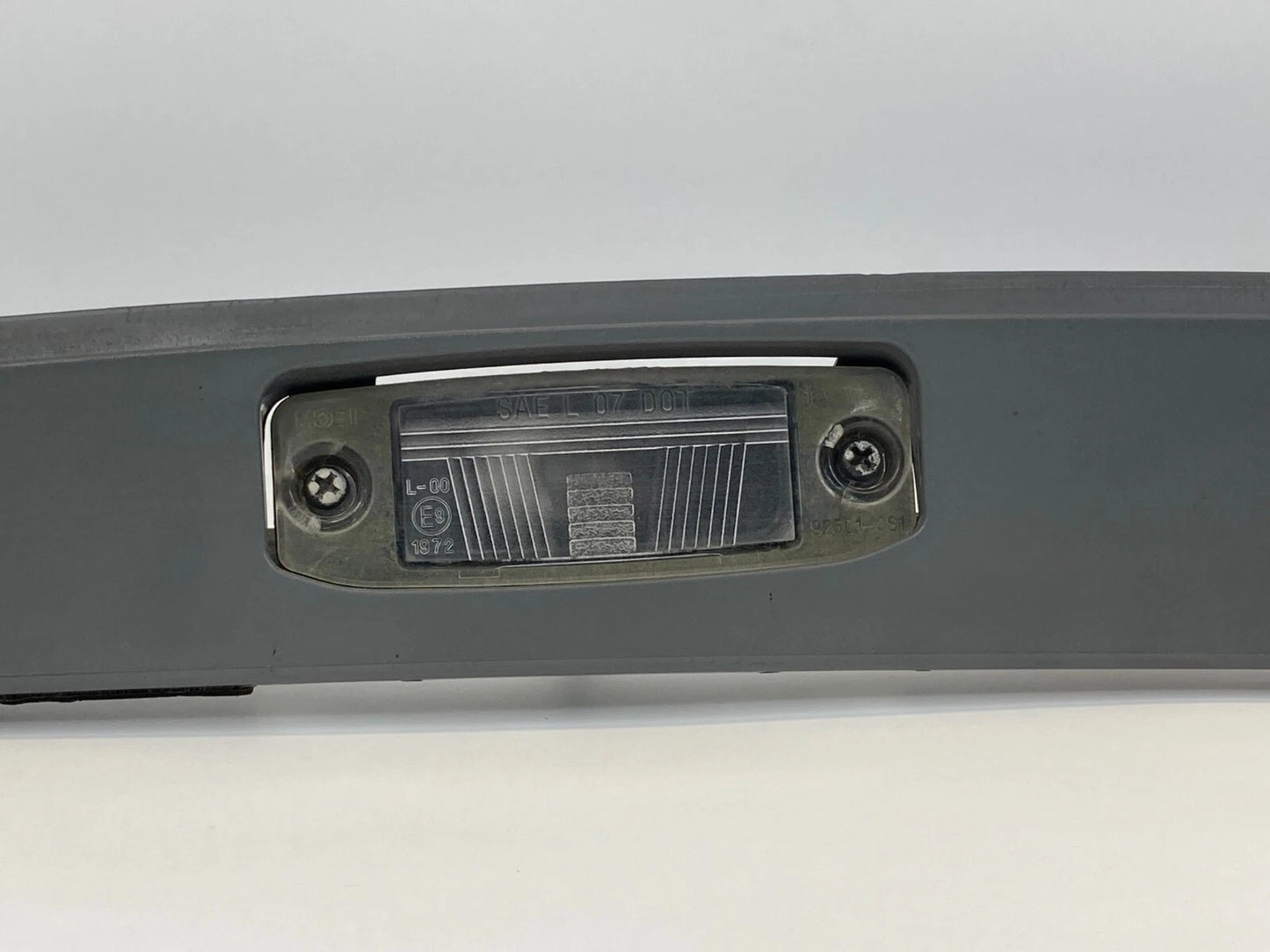 2011-2014 HYUNDAI SONATA REAR TRUNK LICENSE PLATE LIGHT HOUSING 92510-3S000 OEM