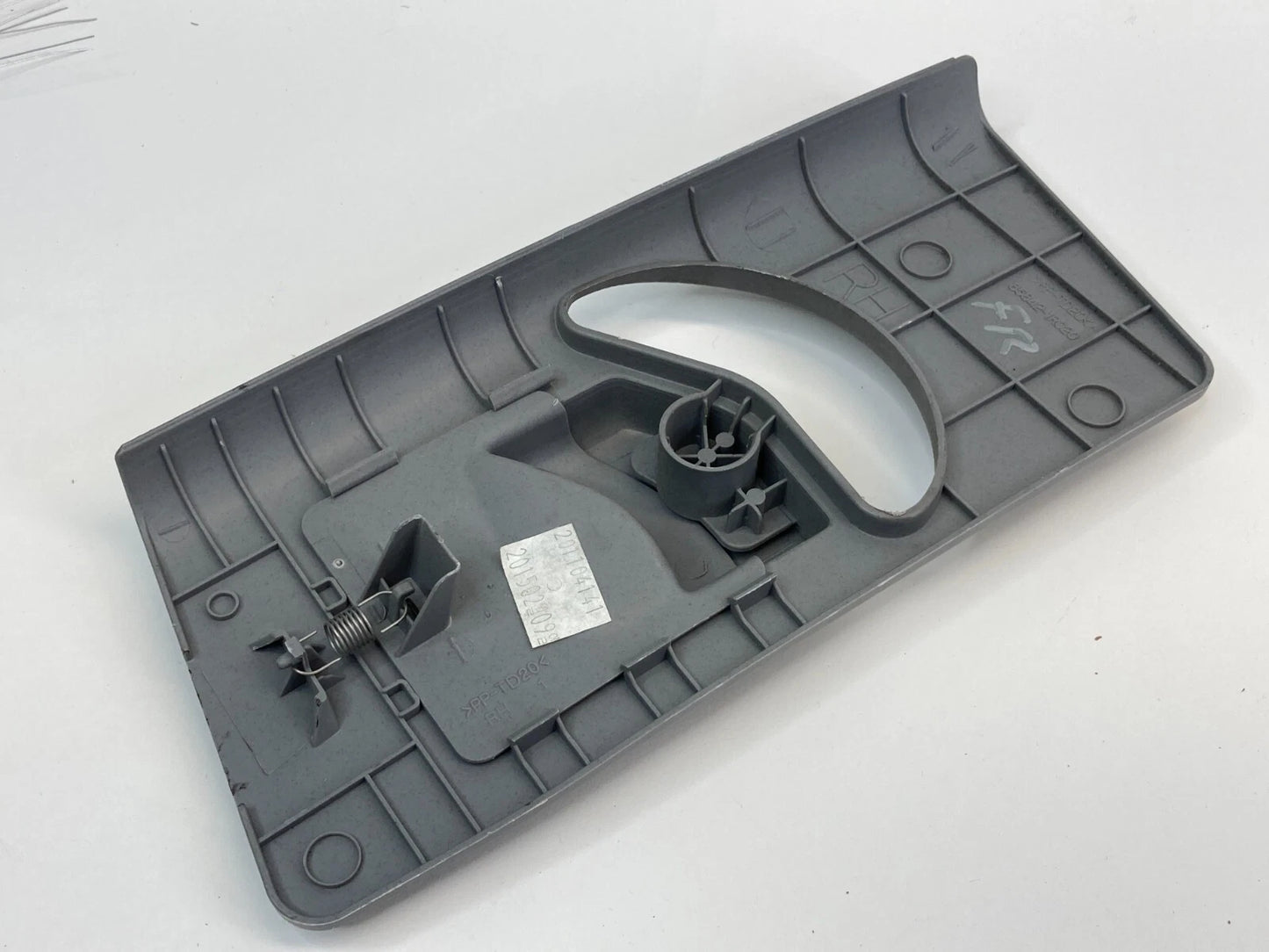 12-17 HYUNDAI ACCENT SEDAN FRONT RIGHT SEAT BELT ADJUSTER COVER CAP 85842-1R02
