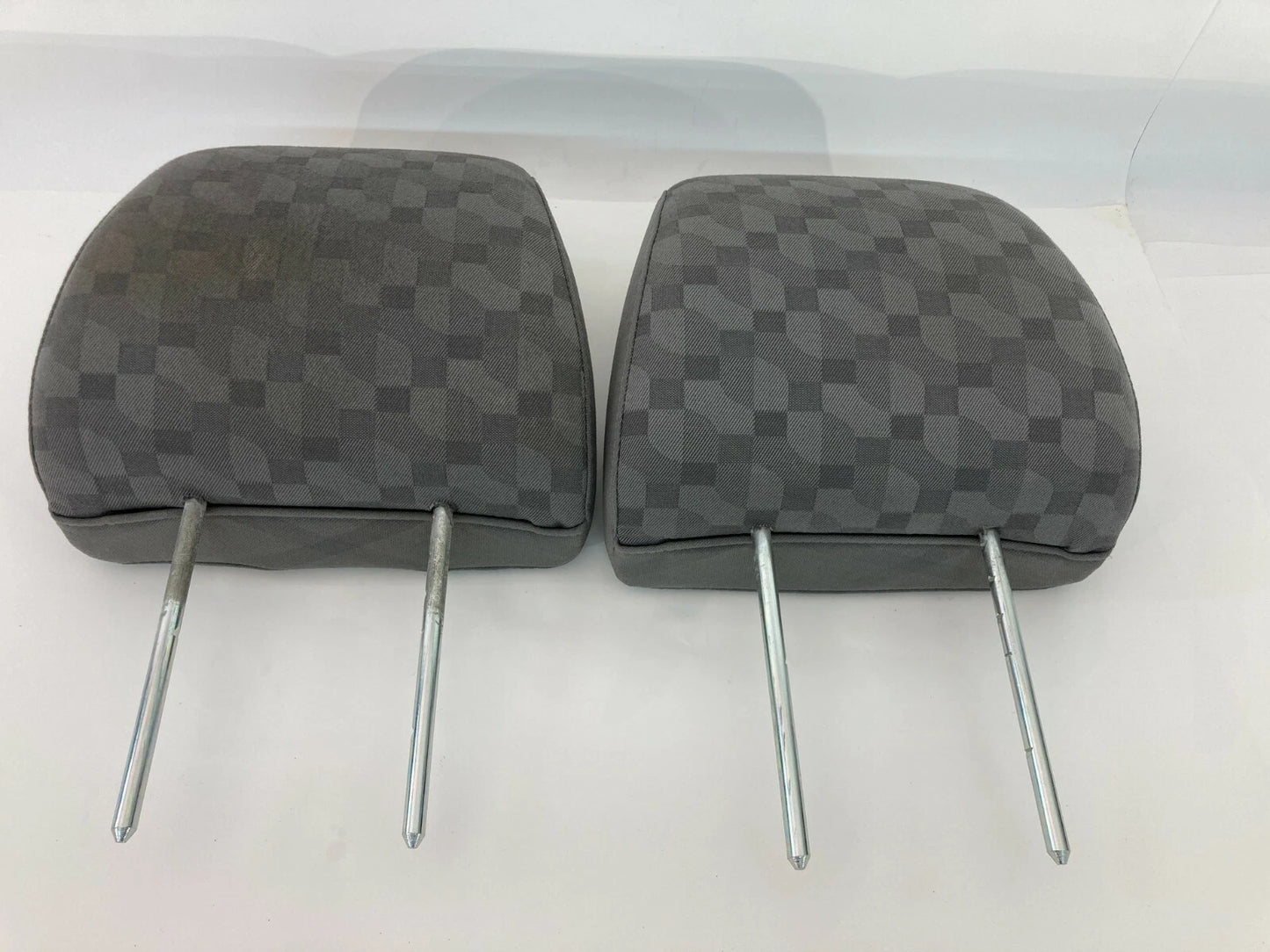 2008 2009 CHEVROLET EQUINOX FRONT DRIVER & PASSENGER HEADREST HEAD REST PAIR OEM