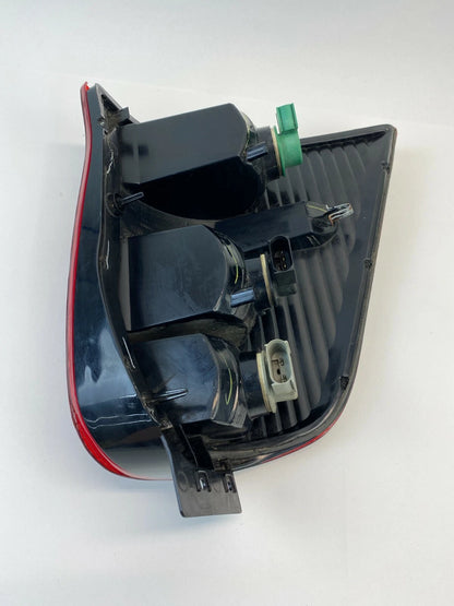 1999-2003 FORD WINDSTAR REAR RIGHT SIDE TAILLIGHT TAIL LAMP YF22-13B504-B OEM