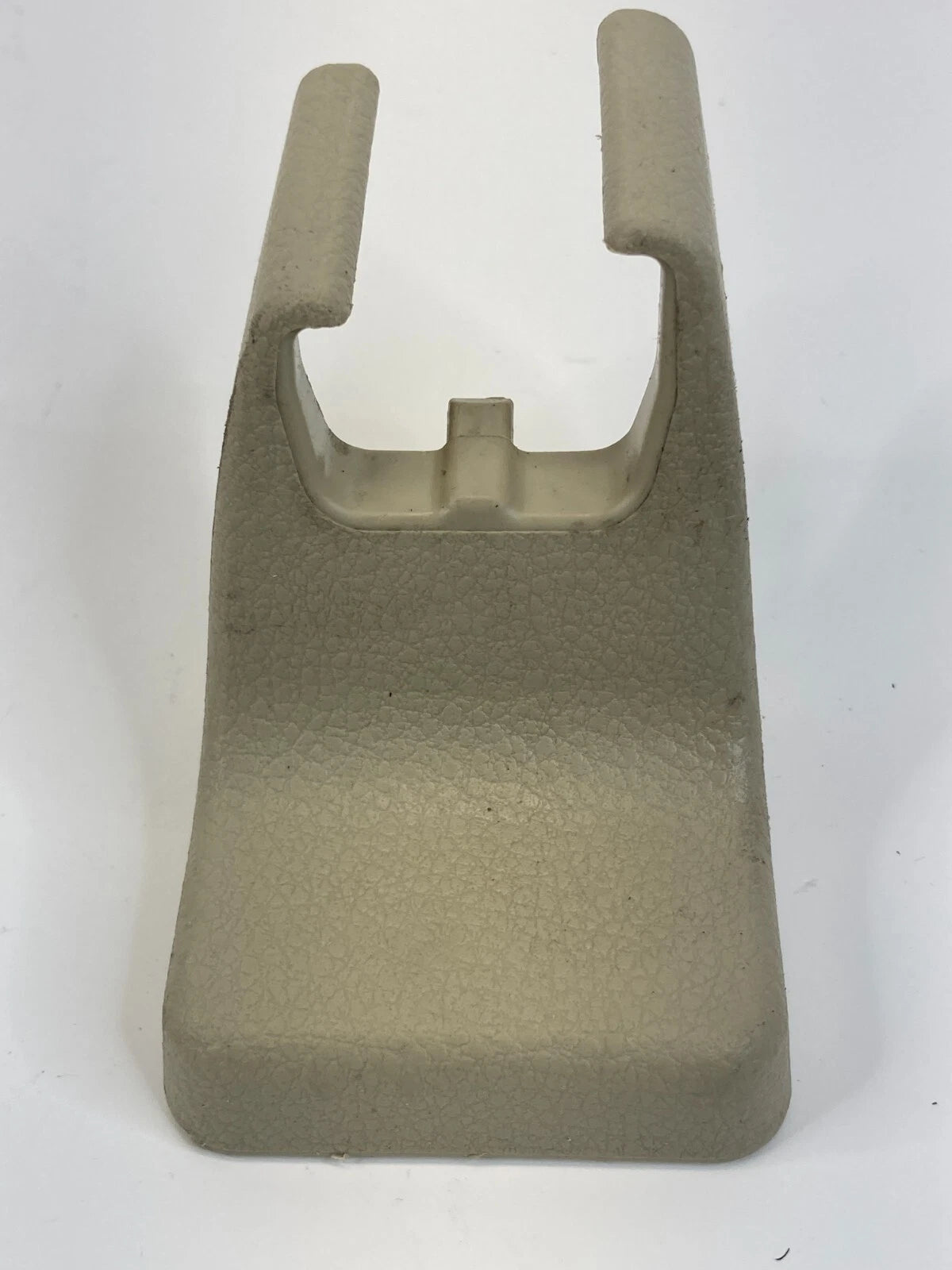 2006-2010 INFINITI M35 FRONT RIGHT SEAT TRACK END OUTER COVER 87509-EG000 OEM