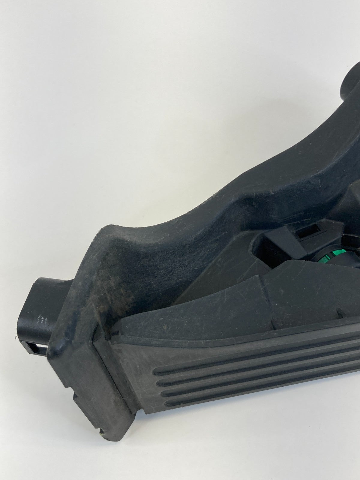 2009-2017 Volkswagen CC Gas Accelerator Pedal Assembly 1K1-723-503-AA OEM