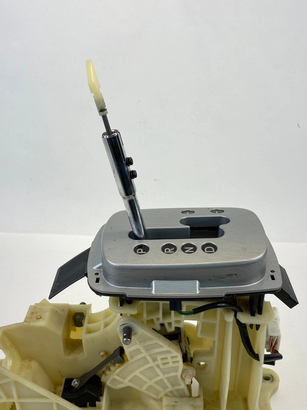 2007-2010 KIA SPORTAGE AUTOMATIC TRANSMISSION FLOOR GEAR SHIFTER SHIFT LEVER OEM