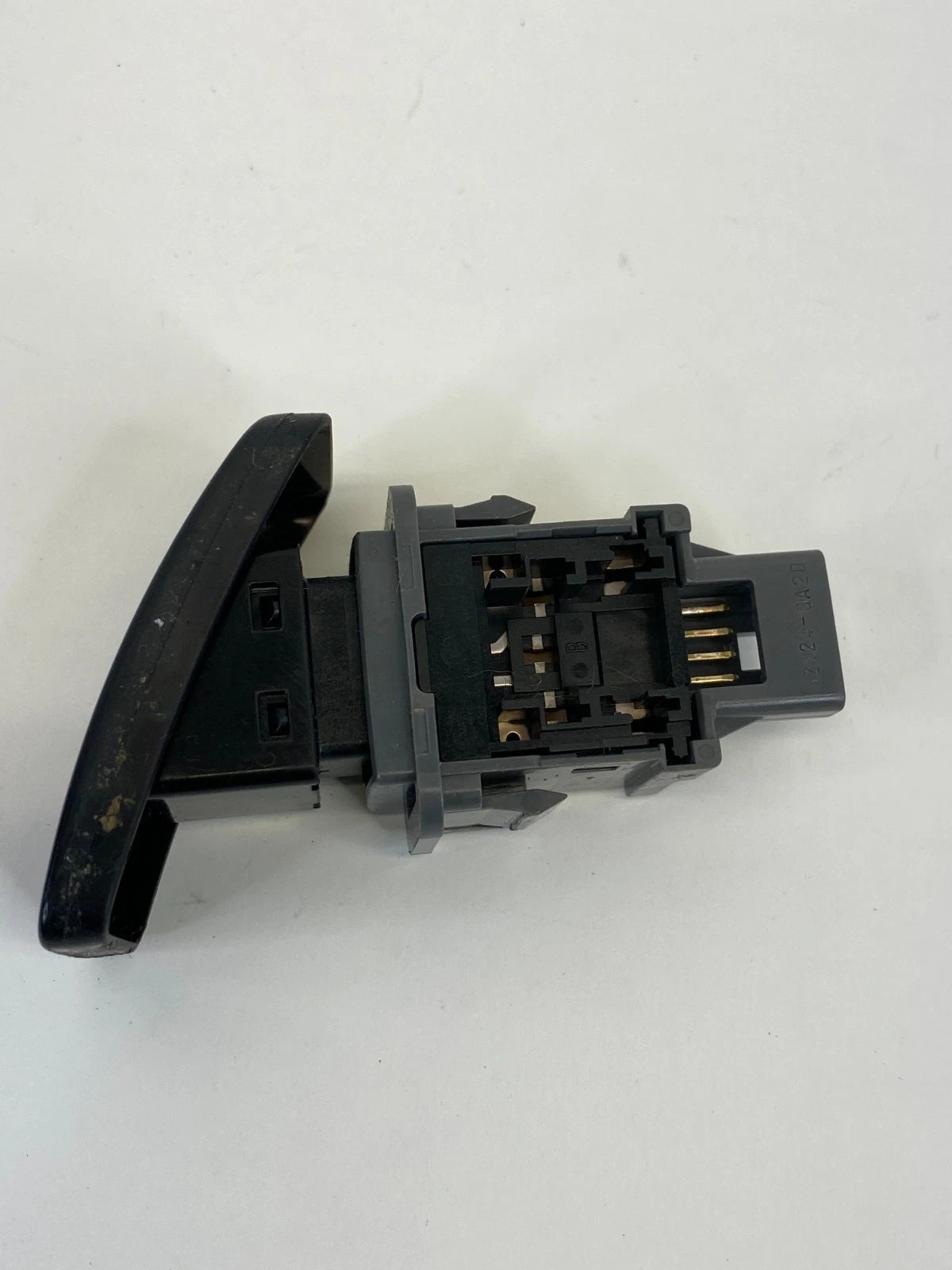 2009-2013 TOYOTA COROLLA EMERGENCY HAZARD LIGHT CONTROL SWITCH BUTTON 15B424 OEM