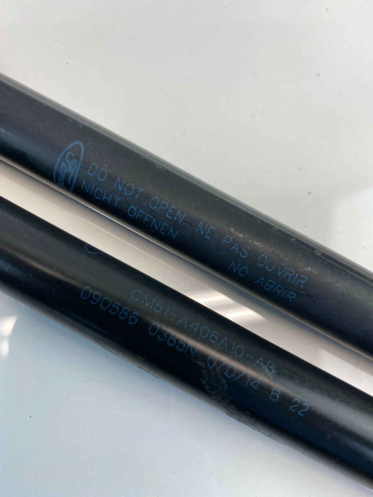 12-18 FORD FOCUS HATCH REAR TRUNK LIFT LEFT RIGHT STRUT SHOCK LIFT SUPPORT SET