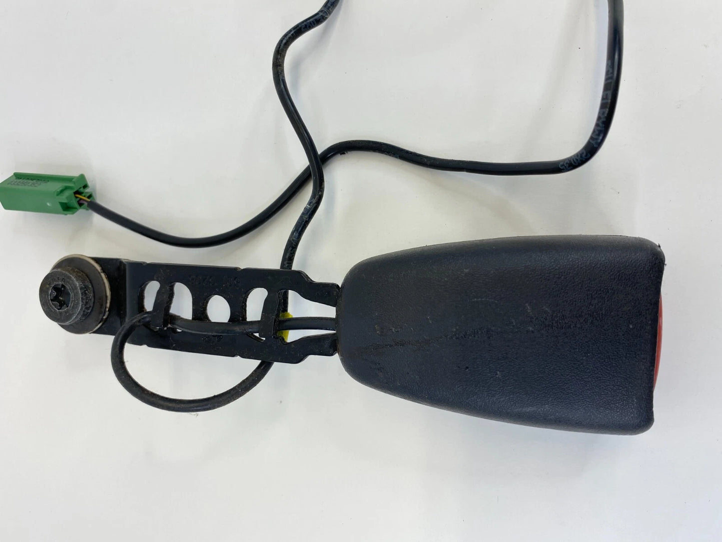 2000-2004 VOLVO S40 FRONT LEFT DRIVER SIDE SEAT BELT BUCKLE RECIVER ASSY OEM
