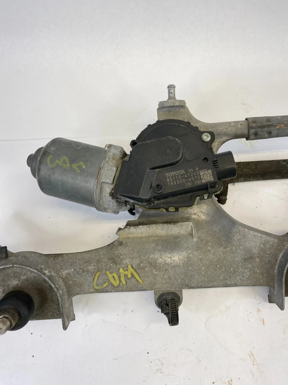 2010-2015 TOYOTA PRIUS FRONT WINDSHIELD WIPER MOTOR AND LINKAGE OEM 85110-47240
