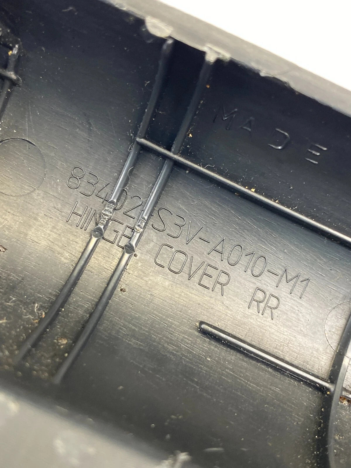 2001-2006 ACURA MDX REAR CENTER CONSOLE HINGE COVER 83402-S3V-A010-M1 OEM