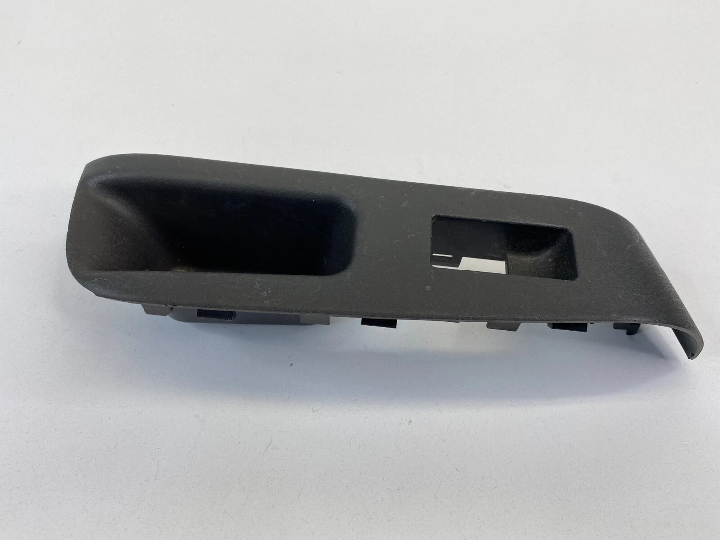 2009-2014 NISSAN CUBE REAR RIGHT DOOR WINDOW SWITCH BEZEL OEM 82960-1FA0A