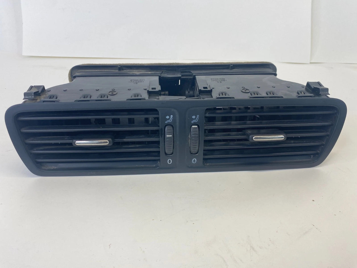2006-2010 VW PASSAT 2009-2011 VW CC CENTER DASH AC AIR VENT 3C1819728F OEM