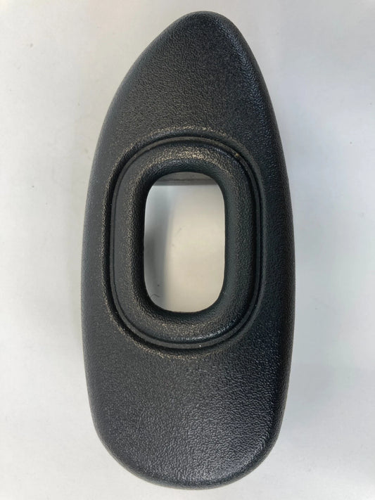 01-04 PONTIAC GRAND AM SEDAN FRONT RIGHT DOOR LOCK SWITCH COVER BEZEL 22612654