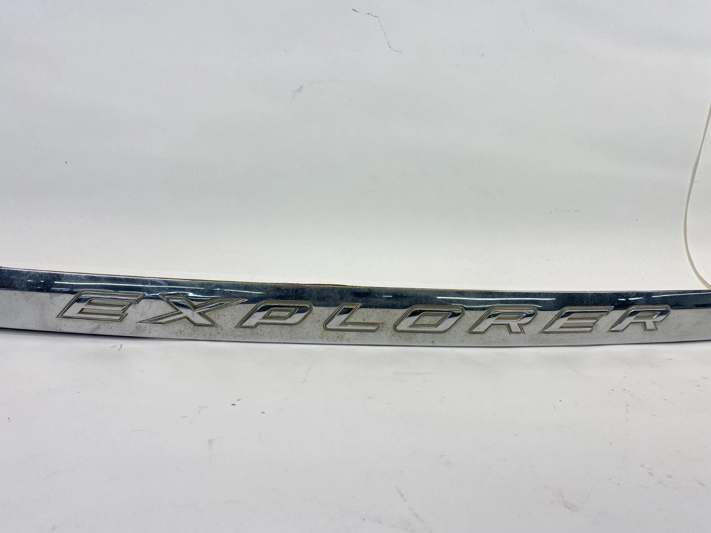 2013-2015 FORD POLICE INTERCEPTOR UTILITY REAR LIFTGATE MOLDING BB53-13B482-ABW