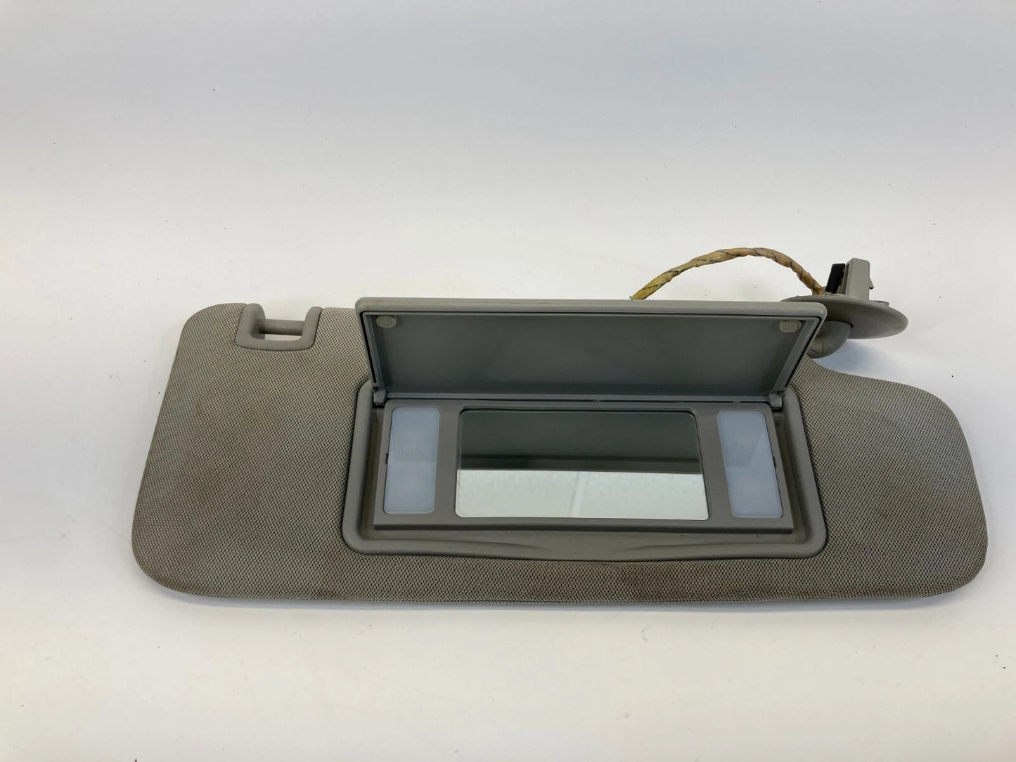 2013 2014 2015 CHEVROLET MALIBU FRONT RIGHT SIDE SUNVISOR SUN VISOR ILLUMINATED