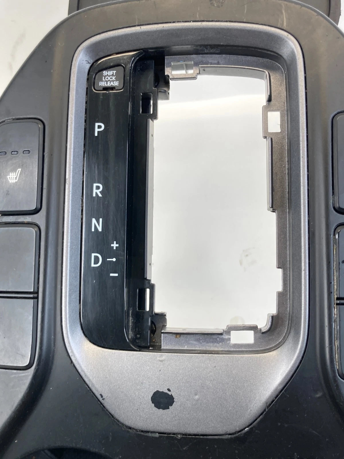 2013-2019 HYUNDAI SANTA FE CENTER CONSOLE SHIFTER BEZEL W/ CUP HOLDER & SWITCHES