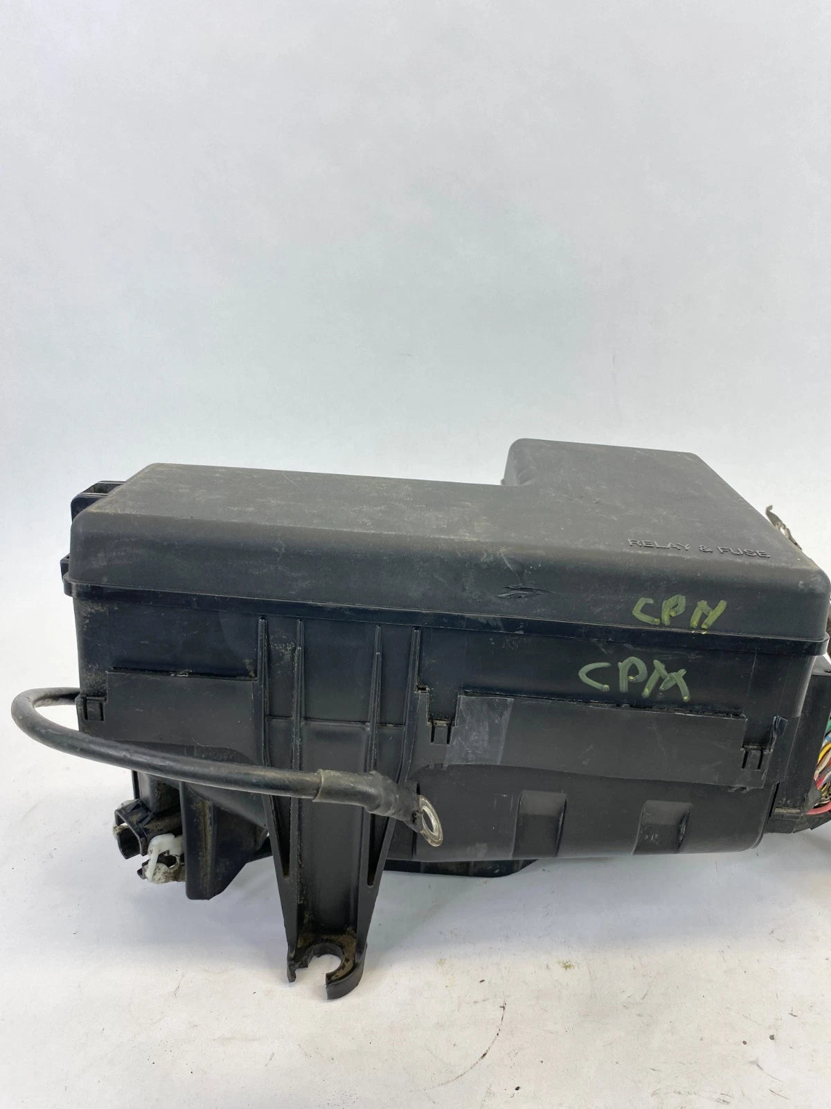 2003-2006 TOYOTA TUNDRA 4.0L V6 A/T ENGINE COMPARTMENT FUSE RELAY JUNCTION BOX
