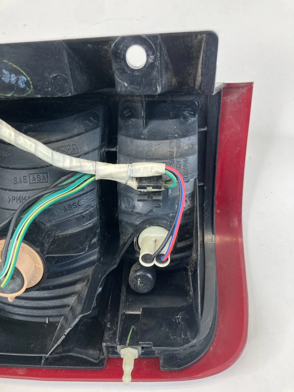 1999-2004 NISSAN PATHFINDER REAR RIGHT PASSENGER SIDE TAILLIGHT TAIL LIGHT LAMP