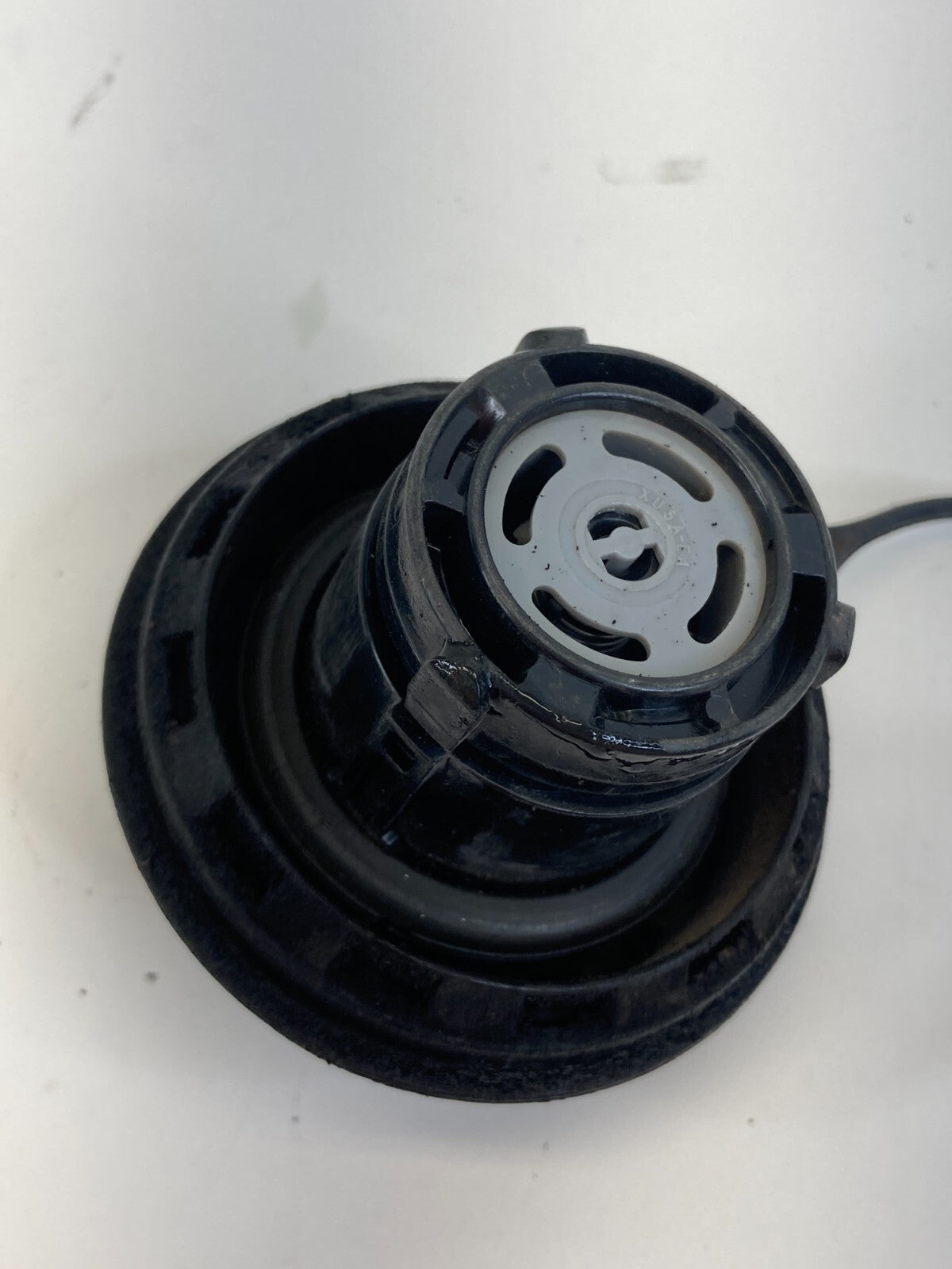 97-03 Ford F-150 97-99 F-250 4.6L 16V Fuel Filler Tank Gas Lid Cover Cap Assy