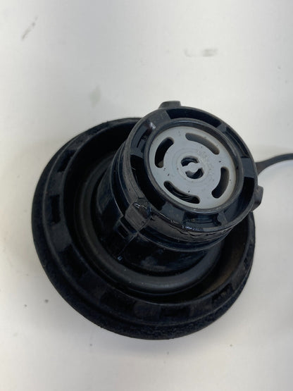 97-03 Ford F-150 97-99 F-250 4.6L 16V Fuel Filler Tank Gas Lid Cover Cap Assy