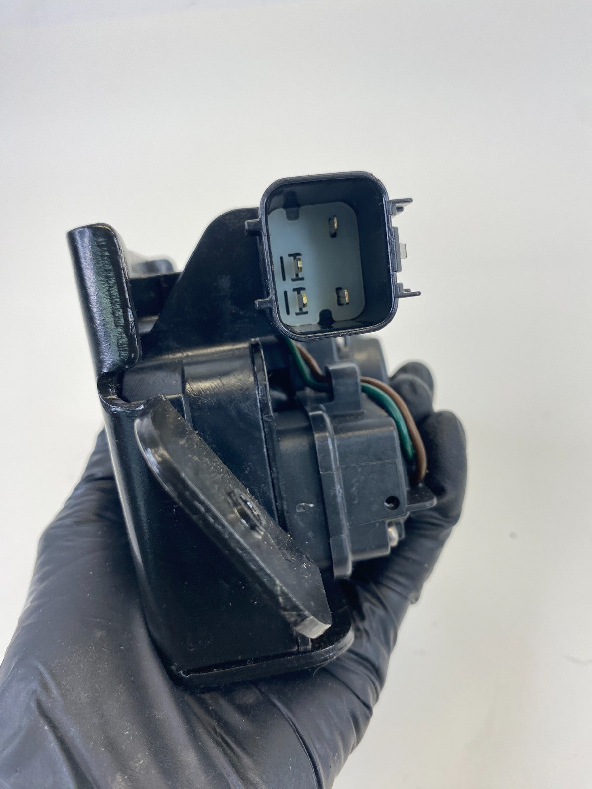 2010-2017 GMC Terrain 2007-2017 Equinox Rear Trunk Lifgate Lock Latch Actuator