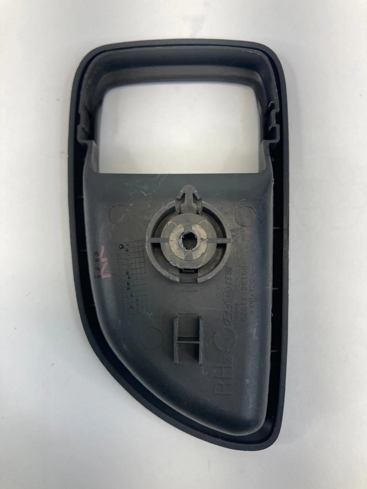 10-13 KIA SOUL REAR RIGHT SIDE INNER DOOR HANDLE COVER BEZEL TRIM 82611-2K100