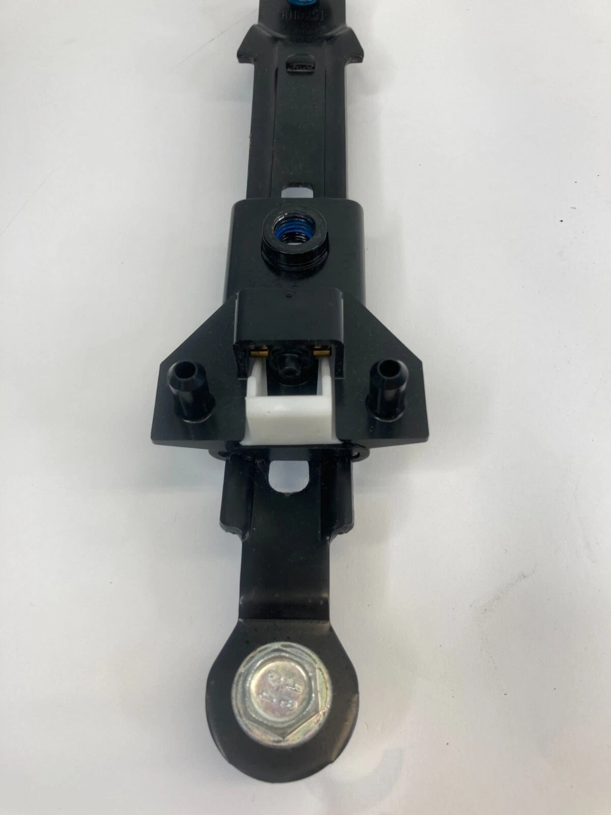 2005-2010 KIA SPORTAGE FRONT LEFT DRIVER SEAT BELT HEIGHT ADJUSTER OEM